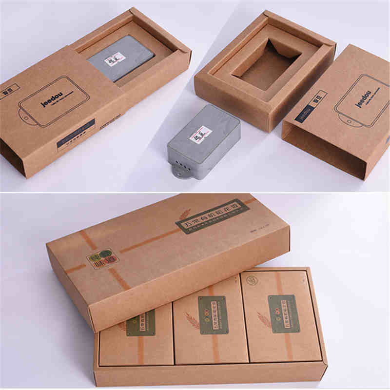 Individuell bedrucktes Geschenkbox aus hochwertigem Karton in Schwarz