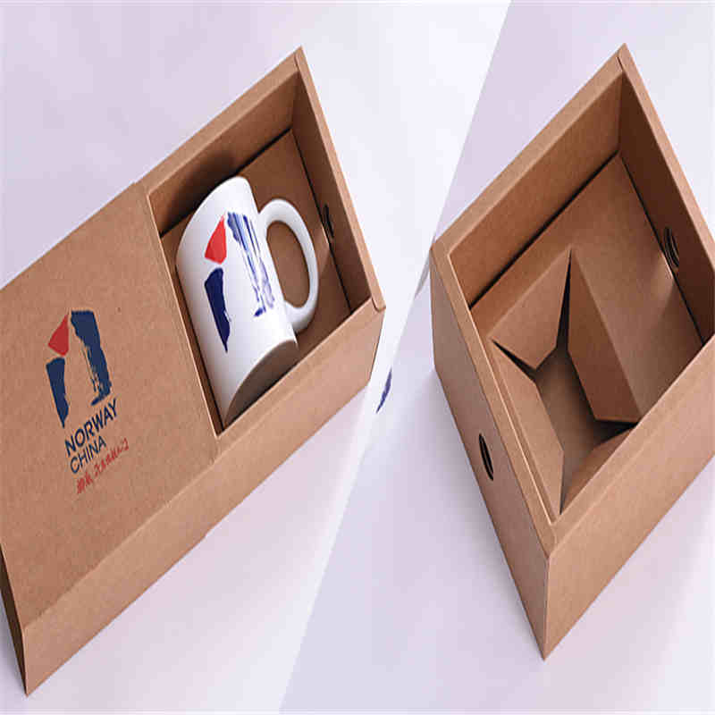 Individuell bedrucktes Geschenkbox aus hochwertigem Karton in Schwarz