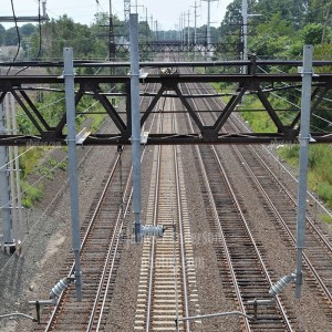 Bahnoberleitungen und Portale