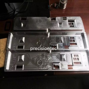 Individuelle Herstellung von Motorradreilen