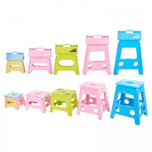 Der leichte faltbare Tritthocker aus Kunststoff für Bad, Küche und Picknick