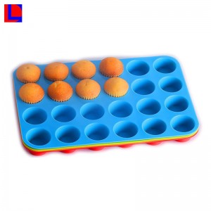 Hochwertige Silikon-Kuchenformen, die durch Spritzguss mit Gummiformmaschine hergestellt werden