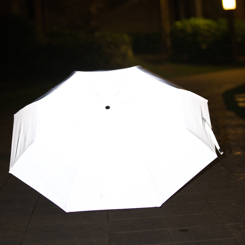 Light Safety Reflective fold Regenschirm in der Nacht