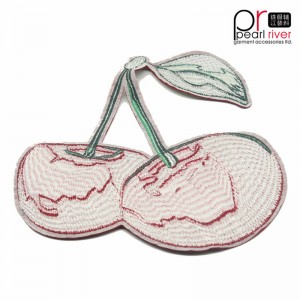 Kirschstickerei-Paillettenflecken