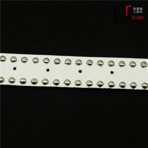 Neueste Weiße Ledergürtel mit Metallschnalle