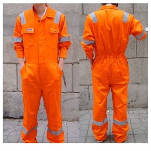 Jährliche Produktion von 400000 Teilen / Satz Arbeitskleidung mit guter Qualität und Quantität