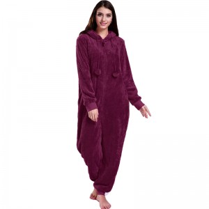 Frauen-rote Onesie-Pyjamas mit Kapuze mit den Tierohren