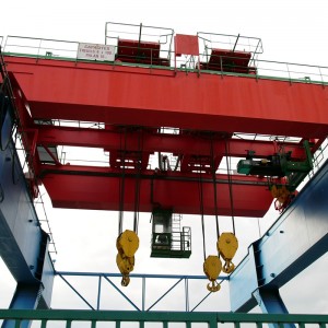 Zweistrahl-Brückenkran mit Doppelwagen