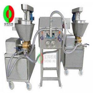 Fisch-und Krabben-Kuchen, der Maschine bildet