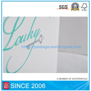 Papiertüte aus recyceltem Material für Kleidung