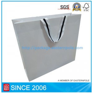 Weiße Luxus-Papiertüte für Kleidung mit invertiertem Boden