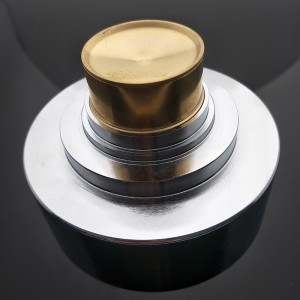 Versteckter Duschraumabfluss des Badezimmermessingrunden Bodens