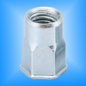 Innensechskantkörper mit Sechskantkopf reduzieren