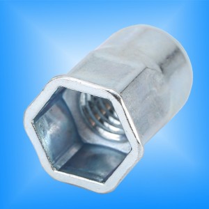 Innensechskantkörper mit Sechskantkopf reduzieren