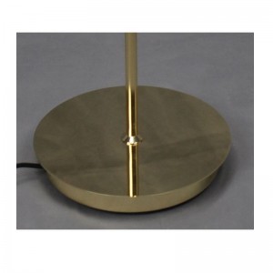 Stehleuchte mit Metallschirm und Einstellfunktion