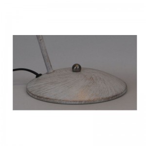 Tischleuchte mit Einstellfunktion für den Metallschirm und weiß gebürstetem Gold