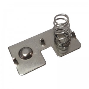 Fernbedienung aus Nickelblech mit Federmetall als Batterie mit Federmetall