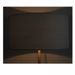 Moderne Stehleuchte mit Stoffschirm