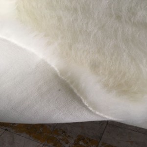 Rundstrickmaschine mit Schlingenschnitt für hochflorigen Plüsch