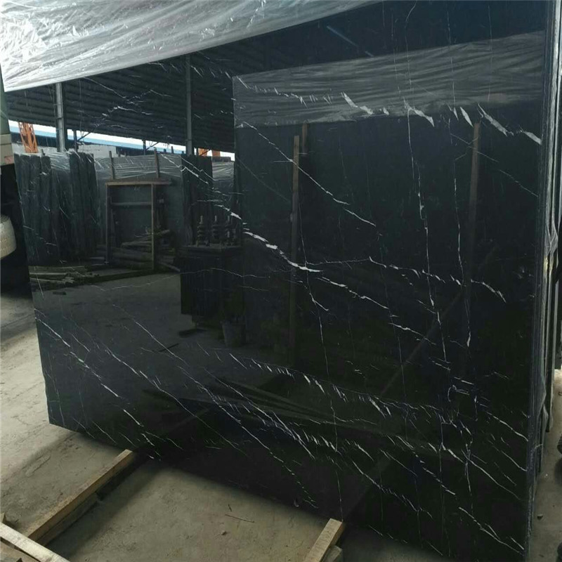 Marmor Nero Marquina im weißen Streifen