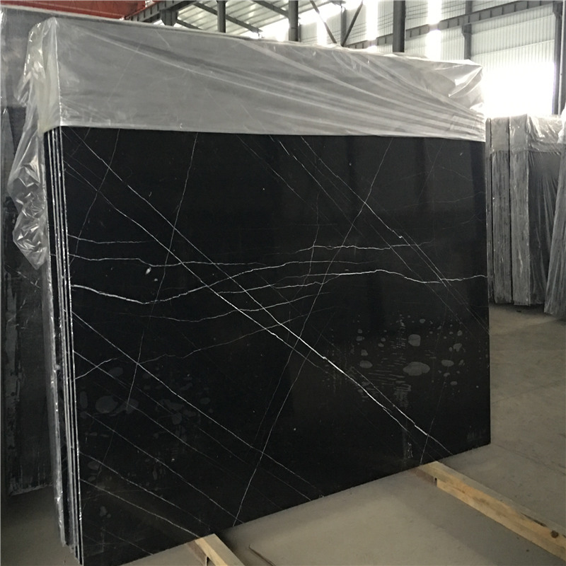 Marmor Nero Marquina im weißen Streifen