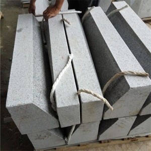 Randsteinstein der Granitbogen-Kandare