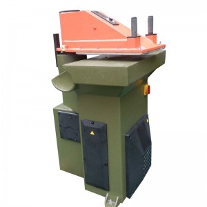 Schuh, der Schwingenschneidpressemaschine herstellt