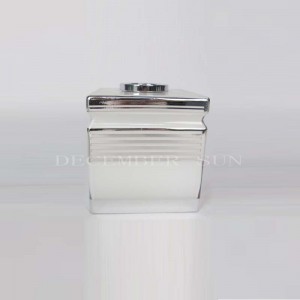 Elegantes Weiß mit silberner Linie Glasbadezimmerset