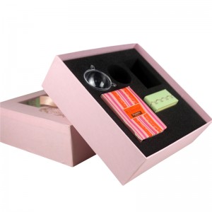 Eleganz-Einkaufstasche zeigt vollen Satz Geschenk-Teefutter mit Handgeschenkbox an