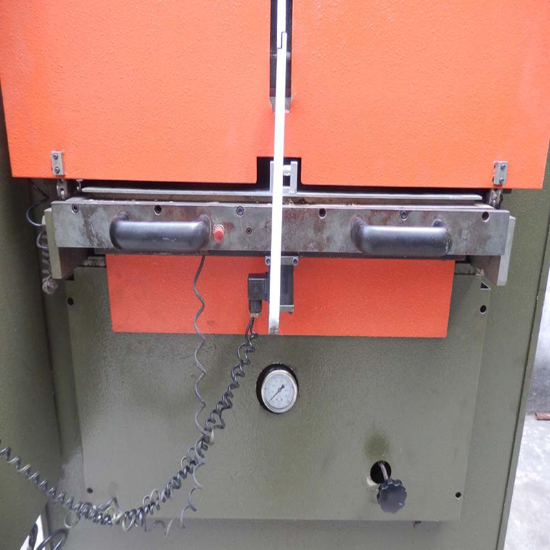 Italien Prägemaschine SECOM für hydraulische Lederüberzüge