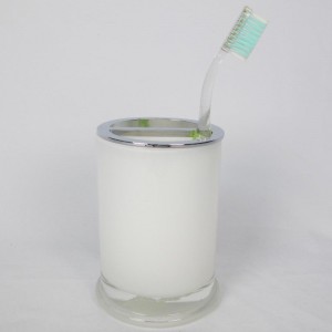 Badezimmerzubehörsatz aus weißem Glas