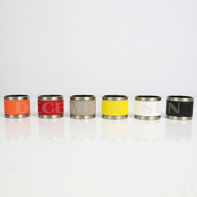 Wunderschöner Serviettenring aus Metall und Leder