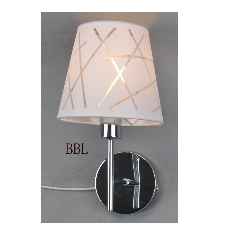 Wandleuchte mit Stoffschatten