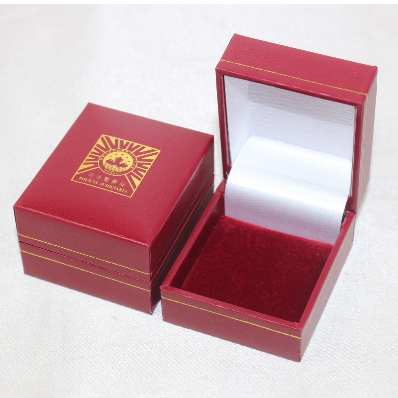 Artikel V-07S quadratisch Kunstleder Papierbox für Durchmesser 25-30 mm Münze, Abzeichen, Ring usw. mm. 46 * 53 * 32, wiegt etwa 35 g