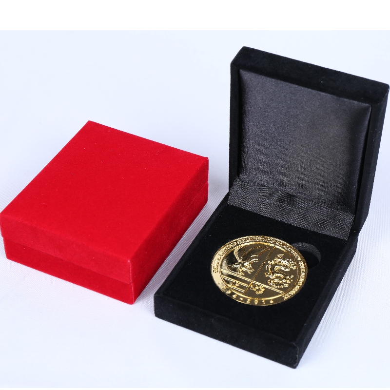 Artikel V-17 quadratisch Kunstleder Papierbox für 45 * 53 mm Münze, Abzeichen, Manschettenknöpfe, Brieftaschenclip usw. mm. 68 * 80 * 30, wiegt etwa 62 g