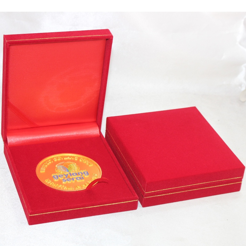 Artikel V-19 quadratisch PU Lederbox für 90 * 90mm Münze, Medaille & Abzeichen usw. mm. 110 * 125 * 33, wiegt etwa 140 g