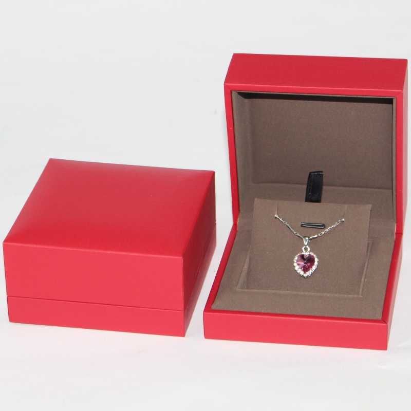 Exquisite Schmuckverpackung Box kundenspezifische hochwertige rote Schmuck Anhänger Box, die Größe ist 90*90*45mm