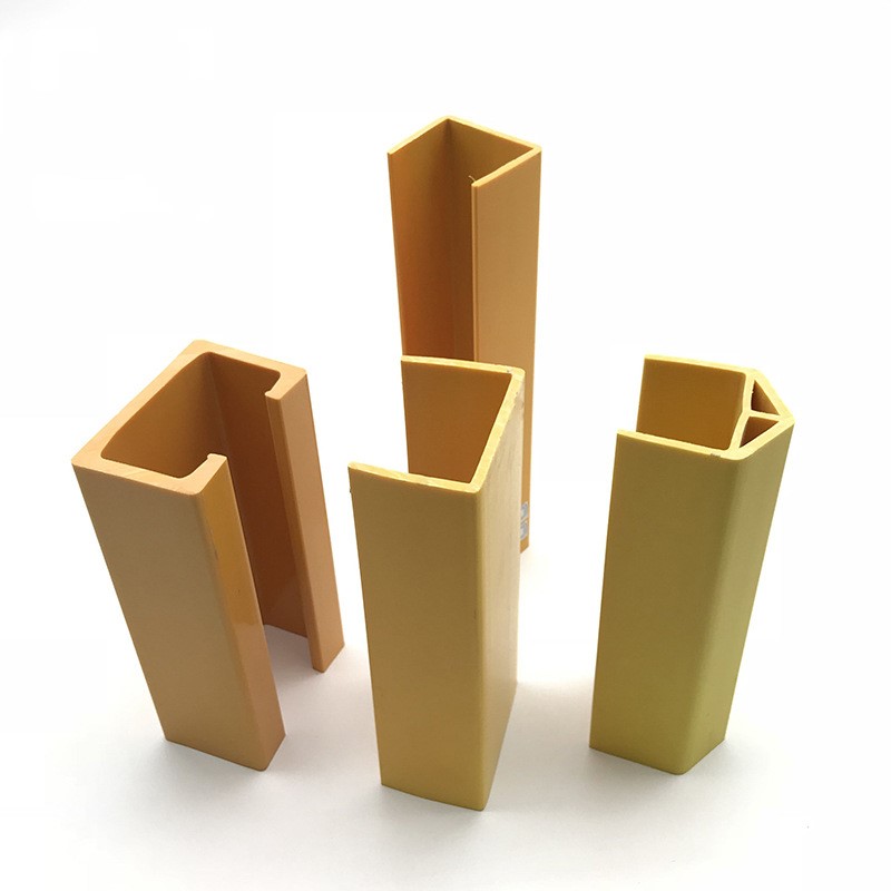 Kundenspezifische Multi-U-förmige Kanäle ABS UPVC PP PE PVC Kunststoff-Extrusionsprofile für die Dekoration des Maschinenschutzes