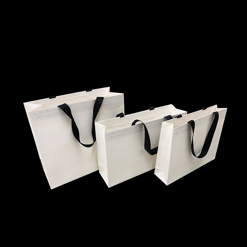 Weiße Geschenktüte mit Satinband Griffe Kleine, mittlere und große Abmessungen