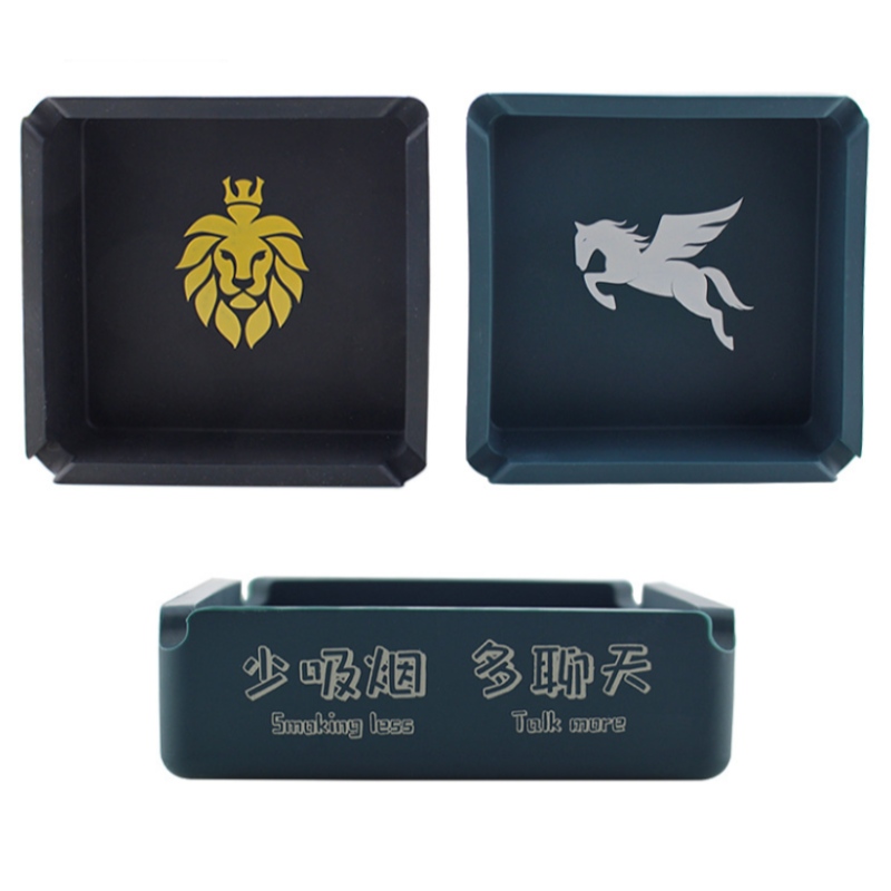 Großer gedruckter quadratischer Aschenbecher