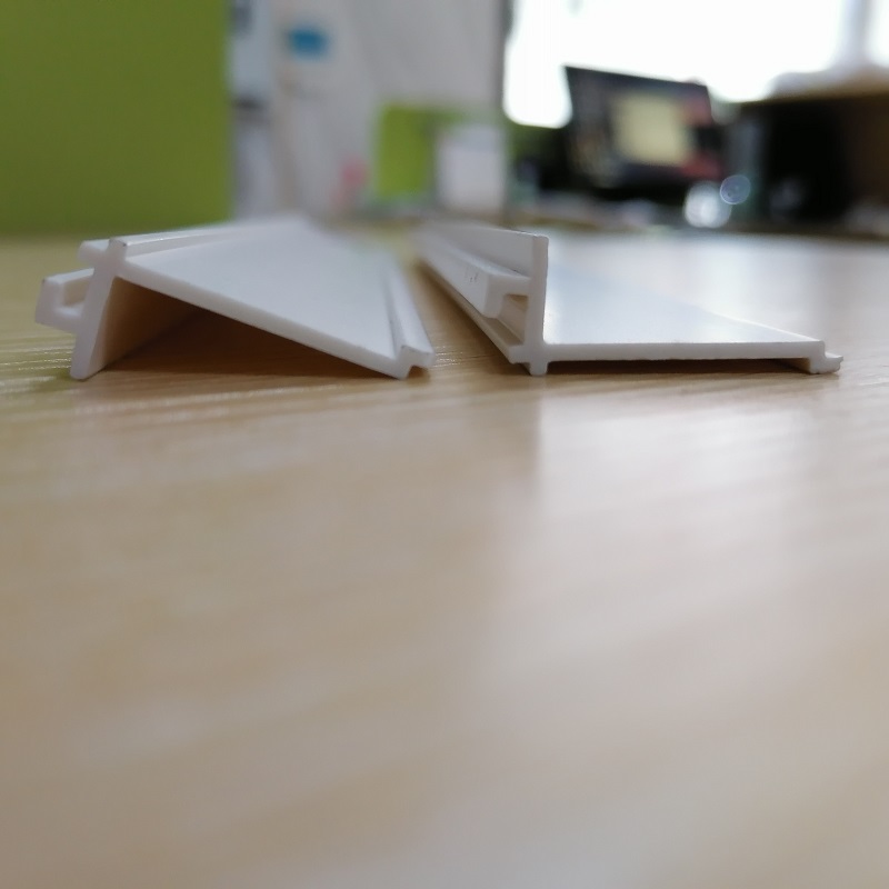 China Hersteller für PVC l Kanalprofil PVC-Streifen PVC l Formprofil für die Gebäudedekoration