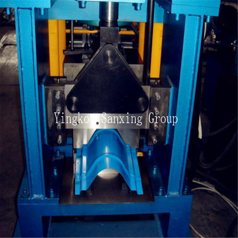 Wellblechwalzmaschine mit Glasplatten