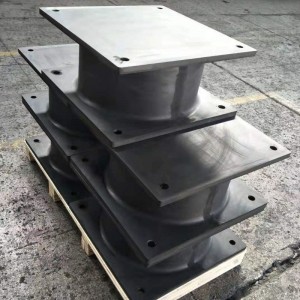 Fender Systems Aus traditionellen Holz- und Schergummi-Fendersystemen