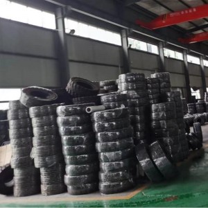 Reifen aus festem Gummi