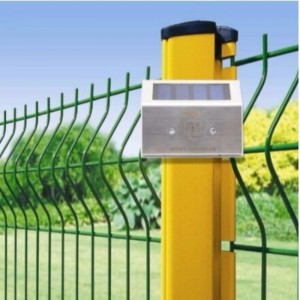 Solar Powered RED eye pro LED Wolve Predator Deterent Light