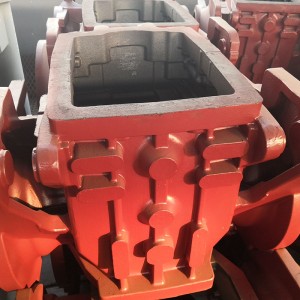 Großer Traktorgetriebekörper