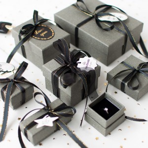 Benutzerdefinierte handgemachte Kartonpapier-Schmuckverpackung für Anhänger