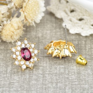 Klassische kleine Ohrohrringe