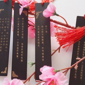 Hölzernes Lesezeichen