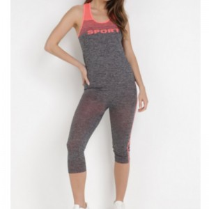 Schwarzer und orangefarbener Trainingsanzug